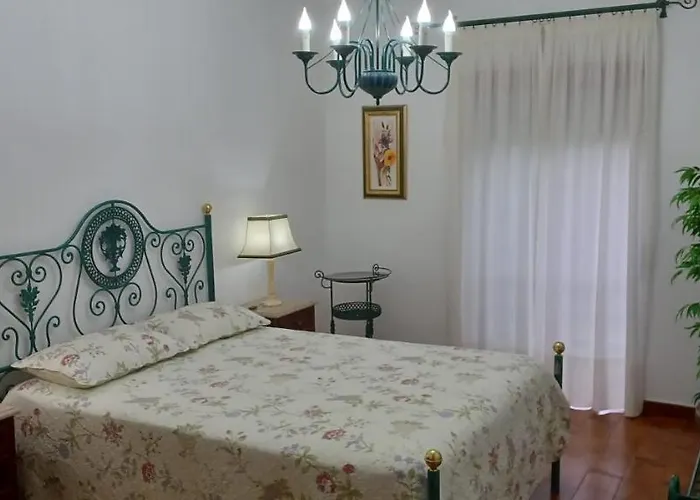 Elegant Sea View נאזרה