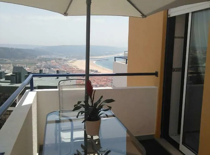 Elegant Sea View נאזרה